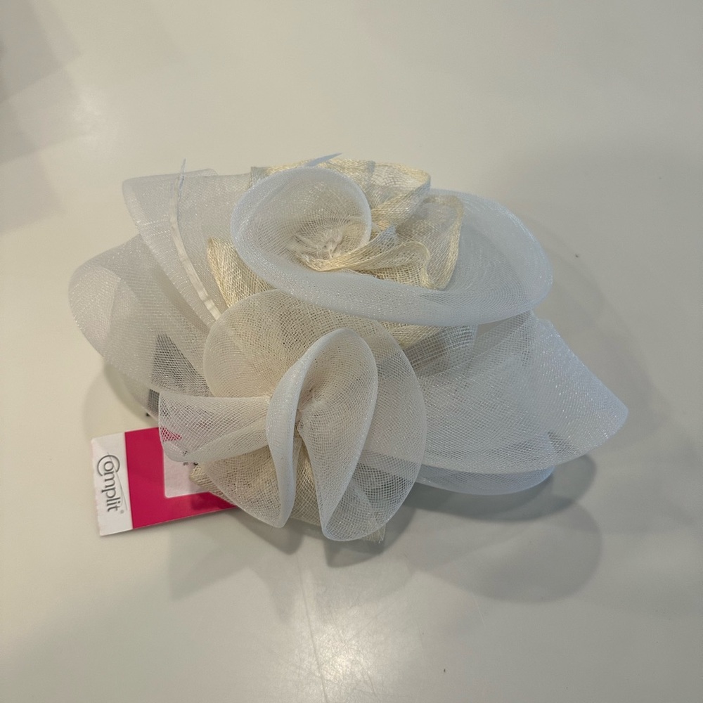 Belfry Italia new with tags fascinator